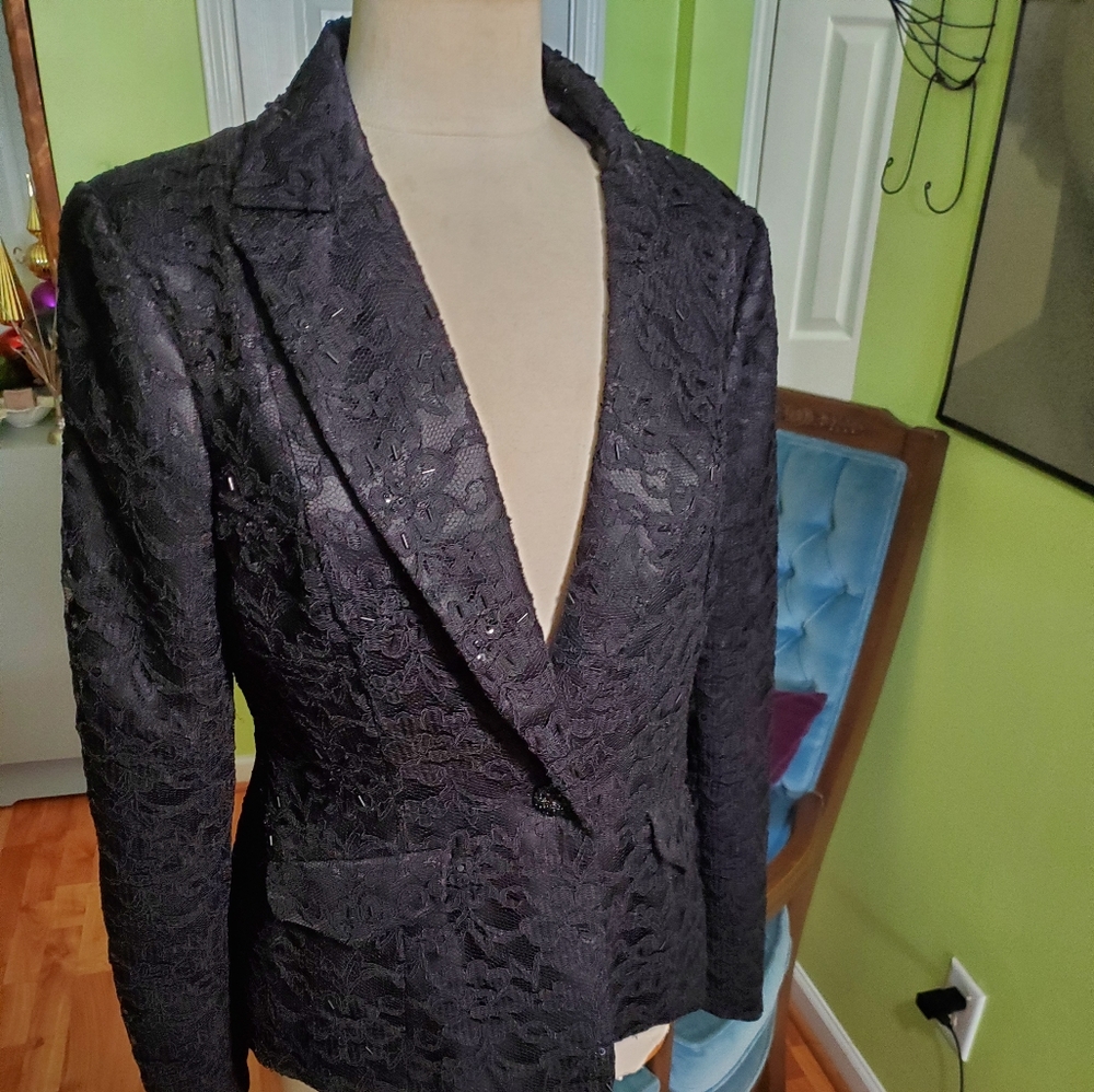 ⚡️Elegant Lace Taylored Fit Blazer Jacket - Picture 2 of 5